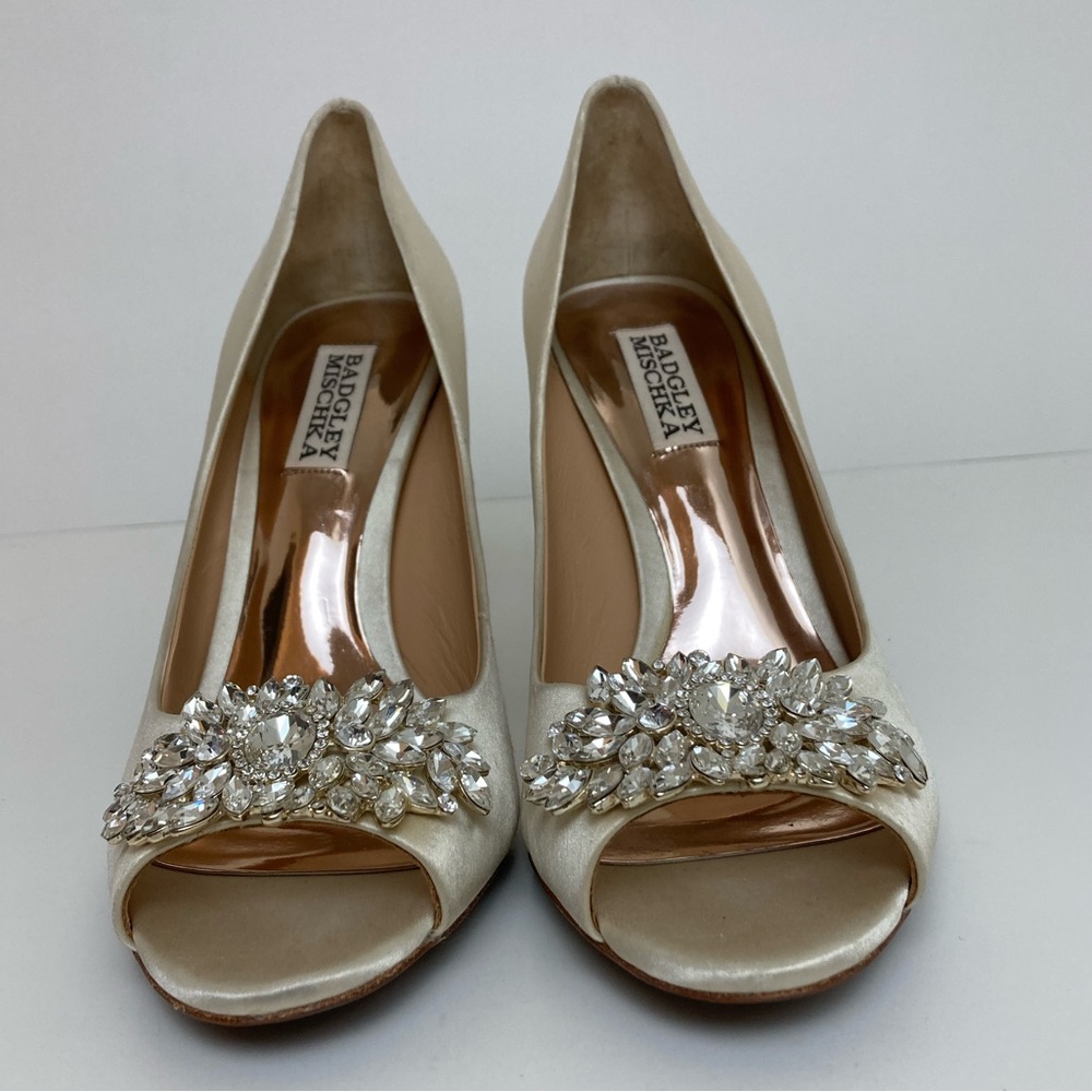 *Badgley Mischka Lavender II Ivory Satin Crystal Detail Peep Toe Heels #SR